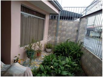 Se vende casa en una planta condominio Las Flores Heredia #1768