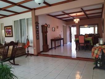 Casa en venta en Alajuela Centro. RAH 21-1138