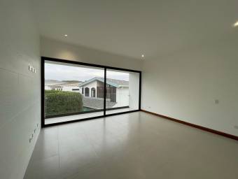 Casa en Venta en Ulloa, Heredia. RAH 21-2482