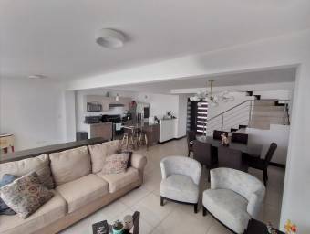 Casa en venta en Santo Domingo, Heredia. RAH 23-319