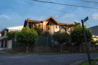 Casa en Venta en Rohrmoser, San José. RAH 21-718