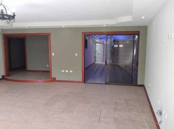 Casa en Venta en Rohrmoser, San José. RAH 22-796