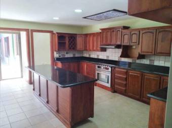 Casa en Venta en Rohrmoser, San José. RAH 22-796