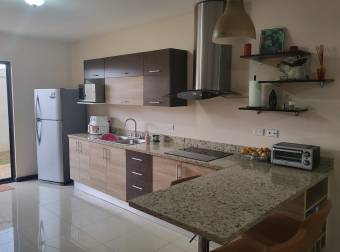 Vendo o alquilo bella casa en HEREDIA