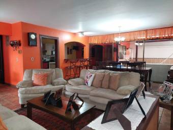 Casa en Venta en Escazú, San José. RAH 23-612