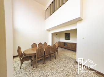 Beautiful independent house in Rohrmoser, with internal gardens!