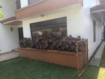 Casa en Venta en Belén, Heredia. RAH 23-642