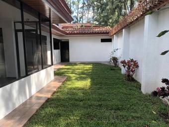 Casa en Venta en Belén, Heredia. RAH 23-642