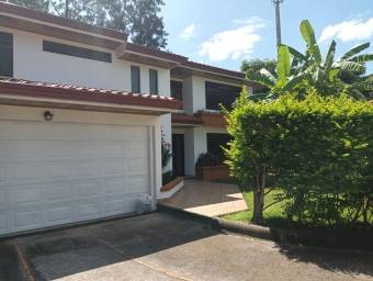 Casa en Venta en Belén, Heredia. RAH 23-642