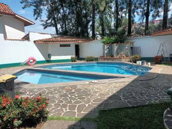 Casa en Venta en Belén, Heredia. RAH 23-642