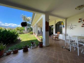 Se vende hermosa y espaciosa casa con patio y terraza en San Antonio de Belén 23-2832