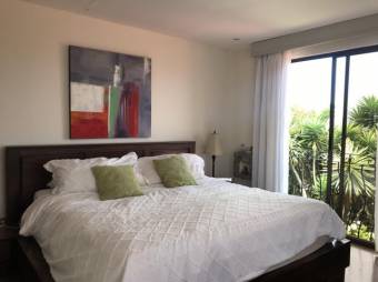 Se alquila hermosa y espaciosa casa con patio y terraza en San Ramon de La Unión 24-323