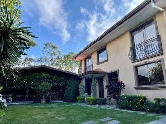 Se alquila hermosa y espaciosa casa con patio y terraza en San Ramos de La Unión 24-323