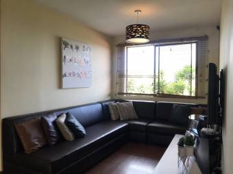 Se alquila hermosa y espaciosa casa con patio y terraza en San Ramon de La Unión 24-323