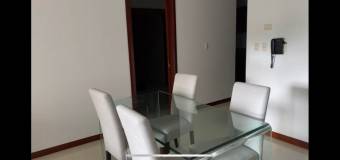 Se alquila lindo y espacioso apartamento con balcón en San Rafael de Escazú 24-442 