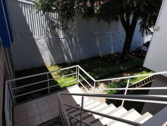 se espacioso lindo apartamento frente a hospital metropolitano en Pozos de Santa Ana 24-456