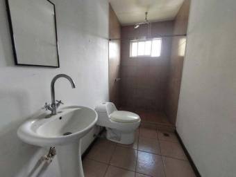 se espacioso lindo apartamento frente a hospital metropolitano en Pozos de Santa Ana 24-456