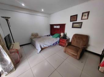 Se vende linda y espaciosa casa con patio y terraza en San Vicente Moravia 23-3547