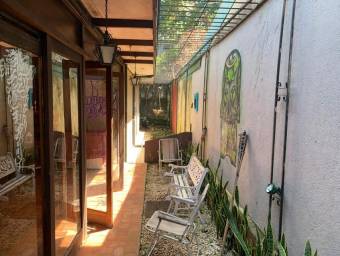 Se vende linda y espaciosa casa en San Pedro de Montes de Oca 23-922