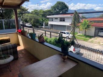 Se vende linda y espaciosa casa en San Pedro de Montes de Oca 23-922