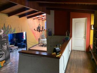 Se vende linda y espaciosa casa en San Pedro de Montes de Oca 23-922