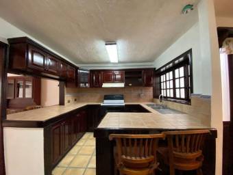 Se vende hermosa y espaciosa casa con patio en Uruca de San 