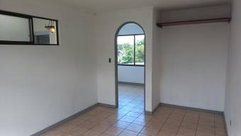 Se vende hermosa y espaciosa casa con patio en Mercedes de Montes de Oca 23-172