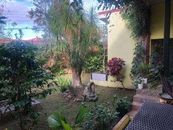 Se vende linda y espaciosa casa con jardín y terraza en Guadalupe de Goicoechea 23-1304