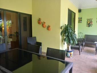 Se vende linda y espaciosa casa con jardín y terraza en Guadalupe de Goicoechea 23-1304