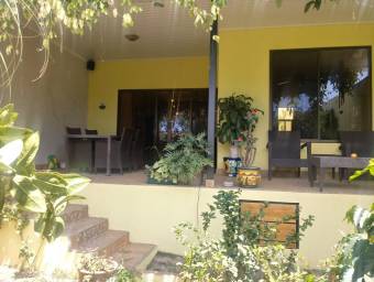 Se vende linda y espaciosa casa con jardín y terraza en Guadalupe de Goicoechea 23-1304