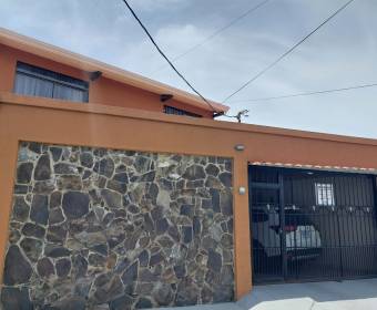 House is for sale in La Pitahaya, located in Agua Caliente, Cartago.