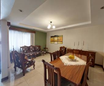 Se vende casa en La Pitahaya, ubicada en Agua Caliente, Cartago.