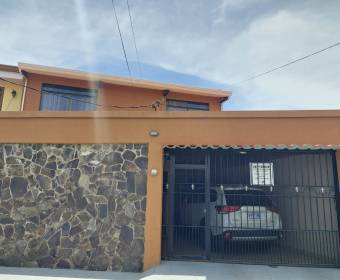 Se vende casa en La Pitahaya, ubicada en Agua Caliente, Cartago.