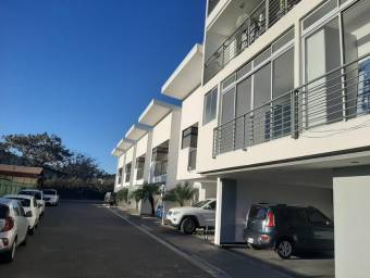 se vende condominio para inversión con 5 casas y 15 apartamentos  en Lindora 23-3249