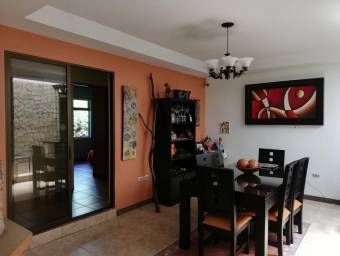 Se vende propiedad con 3 casas y mas de 2700m2 de lote en San Rafael de Heredia 23-2637