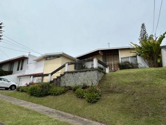 se vende linda y espaciosa casa con zonas verdes en San Vicente de Moravia 24-403