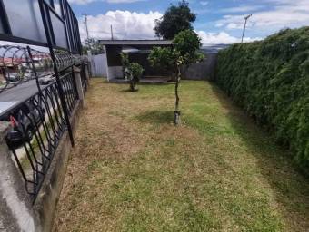 Se vende linda casa con balcón y patio en San Vicente de Moravia 23-1588