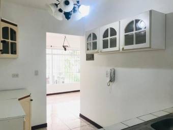 Se vende linda y espaciosa casa con terraza y patio en San Rafael de Montes de Oca 24-436