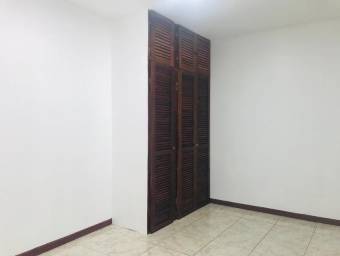 Se vende linda y espaciosa casa con terraza y patio en San Rafael de Montes de Oca 24-436