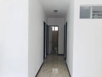 Se vende linda y espaciosa casa con terraza y patio en San Rafael de Montes de Oca 24-436