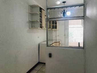 Se vende linda y espaciosa casa con terraza y patio en San Rafael de Montes de Oca 24-436