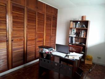 Se vende linda y espaciosa casa con patio en San Vicente de Moravia 23-1503