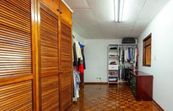 Se vende linda y espaciosa casa con patio en San Vicente de Moravia 23-1503