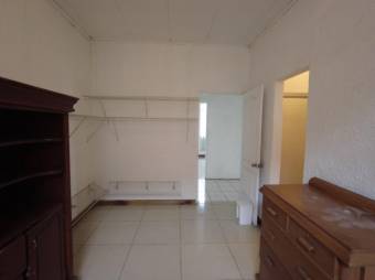 Se vende linda y espaciosa casa con patio en Montes de Oca de San Pedro 23-1446