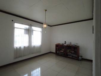 Se vende linda y espaciosa casa con patio en Montes de Oca de San Pedro 23-1446