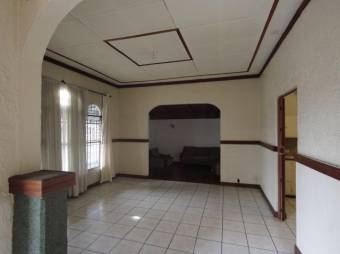 Se vende linda y espaciosa casa con patio en Montes de Oca de San Pedro 23-1446