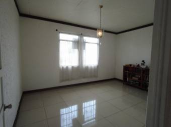 Se vende linda y espaciosa casa con patio en Montes de Oca de San Pedro 23-1446