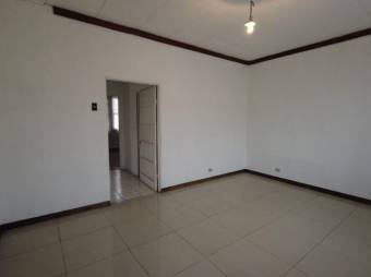 Se vende linda y espaciosa casa con patio en Montes de Oca de San Pedro 23-1446