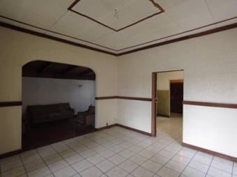 Se vende linda y espaciosa casa con patio en Montes de Oca de San Pedro 23-1446