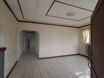 Se vende linda y espaciosa casa con patio en Montes de Oca de San Pedro 23-1446